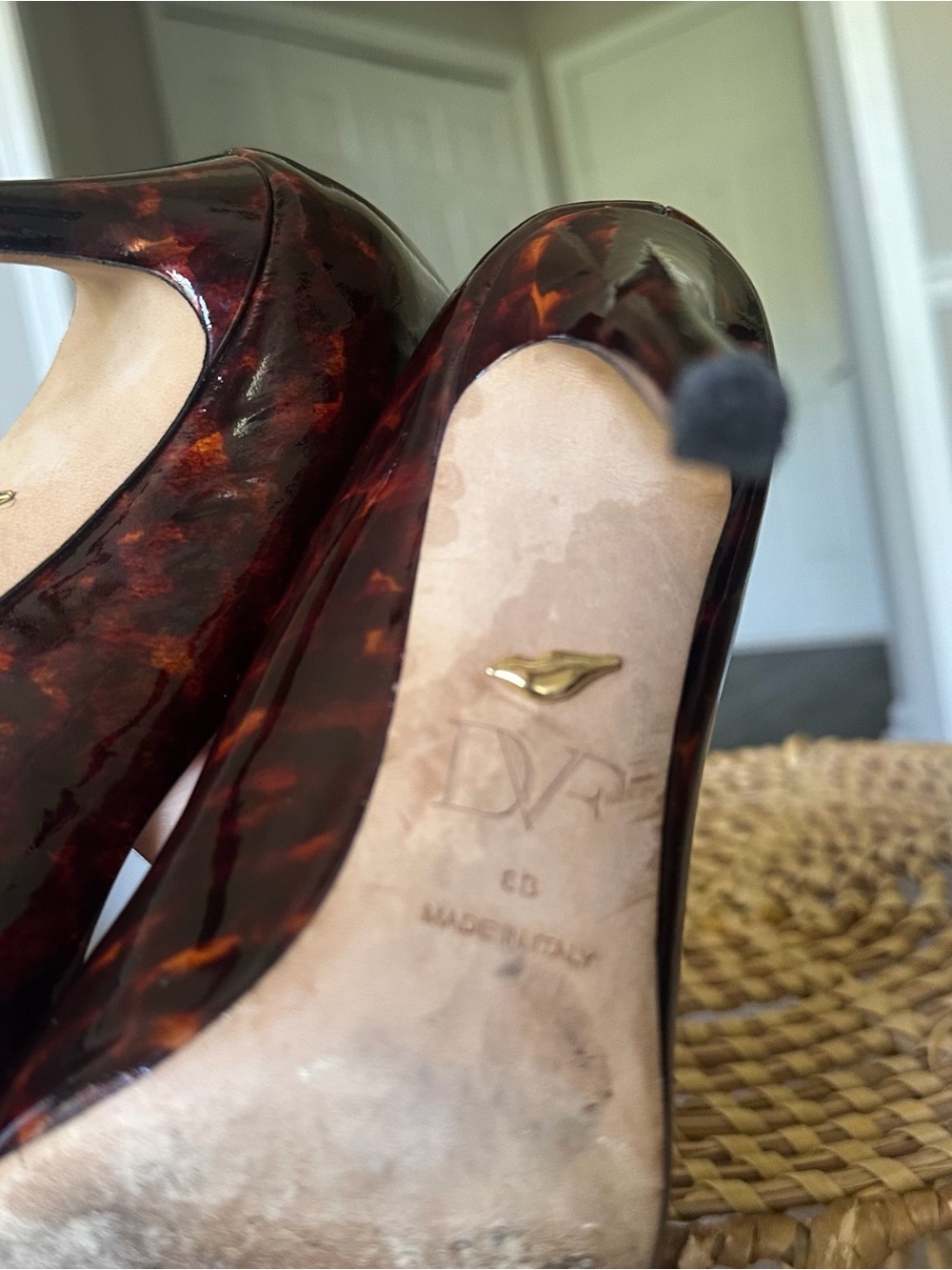 Diane Von Furstenberg Tortoiseshell Patent Pointed Toe Pumps Women’s Sz 8 Heels - Picture 10 of 16
